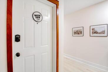 هتل Port Angeles Water View Loft