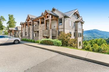 فندق Red Tail Summit