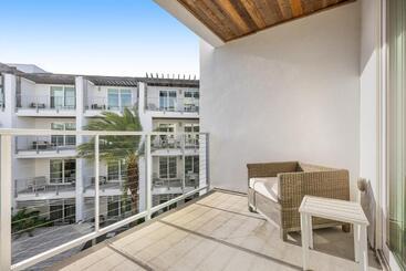 Hotel Paradise Palms   The Pointe 336