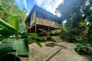 Lomakeskus Kamaku Bungalows