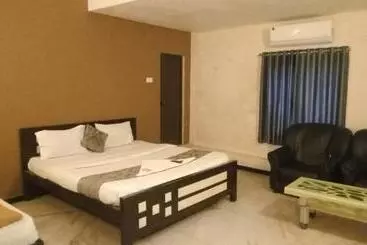 Hotel Le Grace Annasalai