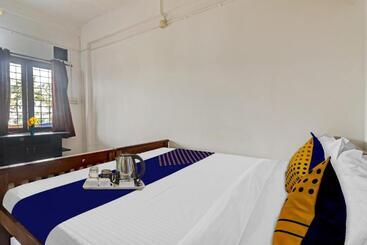 Hotel Spot On Taaza Residency