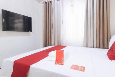Hotel Reddoorz Plus @ Cuarto Verde Staycation