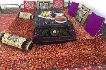 פנסיון Tohir Ota Guest House