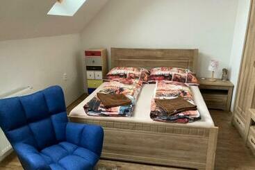 아파트호텔 Dvojlôžková Izba S Vlastnou Kúpelňou V Priemyselnej Zóne