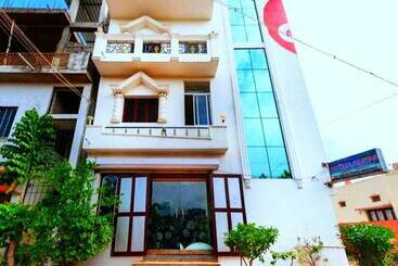 Hotelli White Sand Guest House