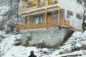 פנסיון Private Room Near Naggar Castle