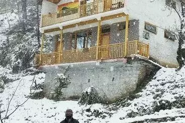 Pension  Private Room Near Naggar Castle
