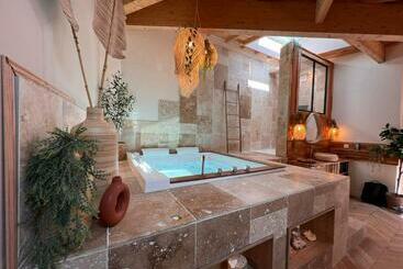 Отель Suite Bali Les Petits Plaisirs