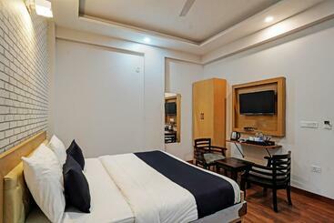 Super Townhouse Oak Culture Hotel & Restaurant