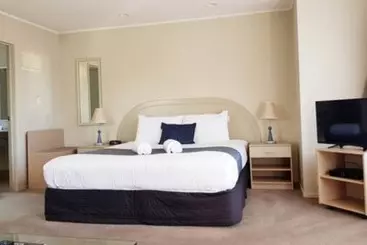 Brougham Heights Motel