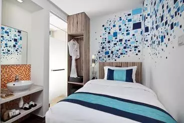 هتل Clover The Arts