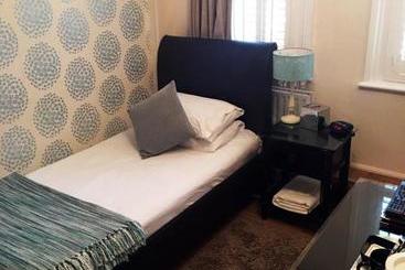 호텔 Lakeside Guest House