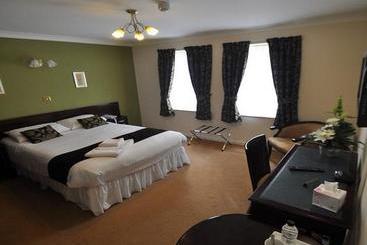 Сельский дом The Rhinewood Country House