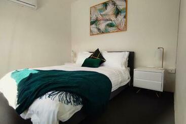 פנסיון Charming Guest House In Croydon Park