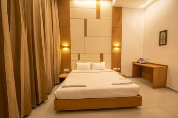 Hotel Rathna Residency   Near Us Consulate