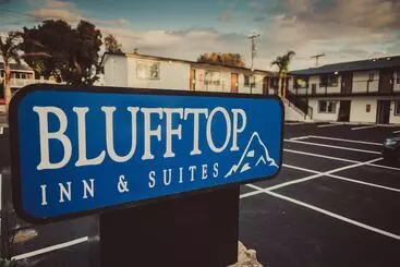 Retkeilymaja Blufftop Inn & Suites   Wharf/restaurant District
