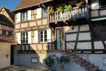 ベッドアンドブレックファースト Les Colombages