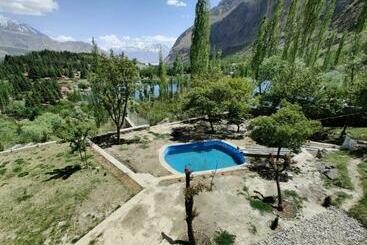 هتل Orangeloft Lower Kachura Lake