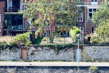 تختخواب و صبحانه Maison Henri Namur