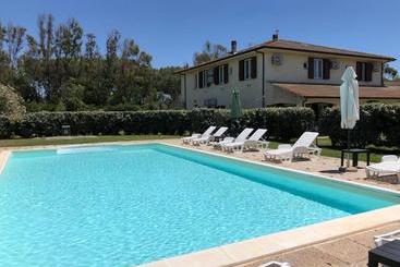 בית מלון כפרי Domominore