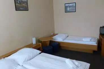 Hotell Penzion šenk Pardubice