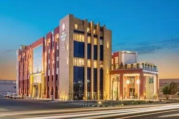 ホテル Best Western Plus Al Qurayyat City Center