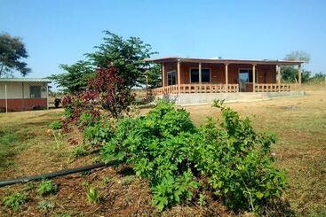 Bed and Breakfast Jungle Trailz Kabini