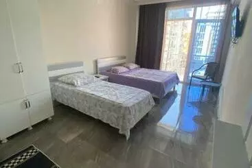 تختخواب و صبحانه White Room