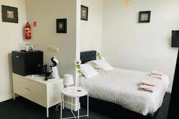 B&b With Or Without De Schuur