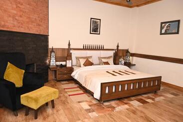 Resort Chamong Chiabari Mountain Retreat