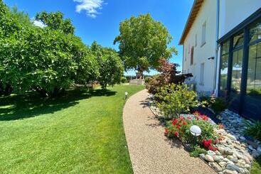 ベッドアンドブレックファースト ô Gré Des Sens