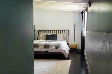 הוסטל Coop 004 Large Deluxe Room With Pool And Bar