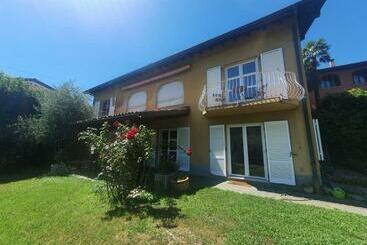 ベッドアンドブレックファースト Golden Hill Big Rooms With Kitchen And Garden