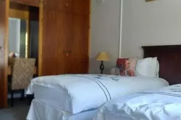 Hotelli Kwa Dlamathe Guesthouse