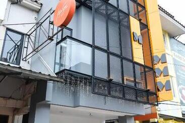 Hotell M Cabin Karawaci