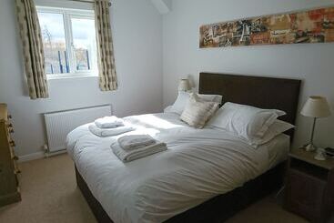 هتل Peresteda Apartments