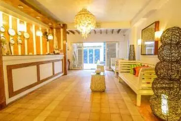 Hotel White House Beach Resort