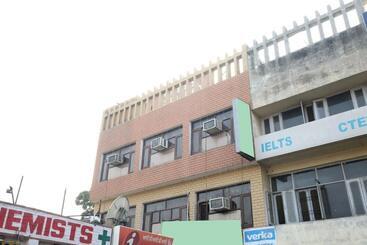 هتل The Kings Residency