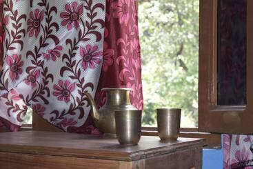 Pensão Shabnam River View Home Stay