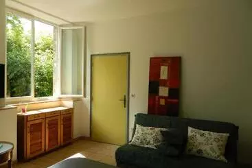 ベッドアンドブレックファースト Gite De L école