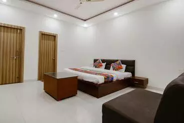 ホテル Fabexpress Yuvan