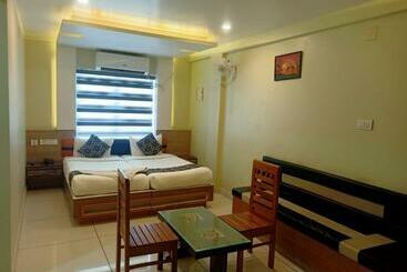 Hotel Royal Plaza Residency