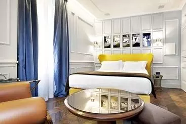 مسافرخانه The Corner Roma