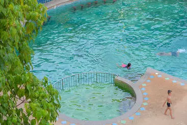 בית מלון כפרי The Beach At Klong Muang Krabi
