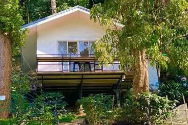 Aamiaismajoitus (B&B) บ้านชายดอย Glamping ดอยแม่แจ๋ม Cheason ,muangpan, Lampang