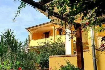 Aamiaismajoitus (B&B) Sinis House Isprocilis