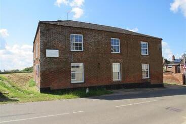 مبيت وإفطار Riverbank Guest House