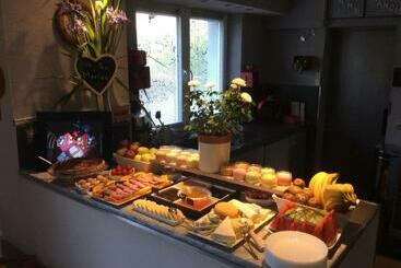 ペンション Aux Neuf Saules