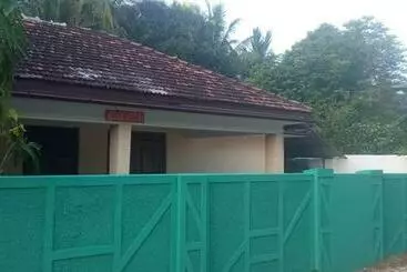 ペンション Eravur Guest House